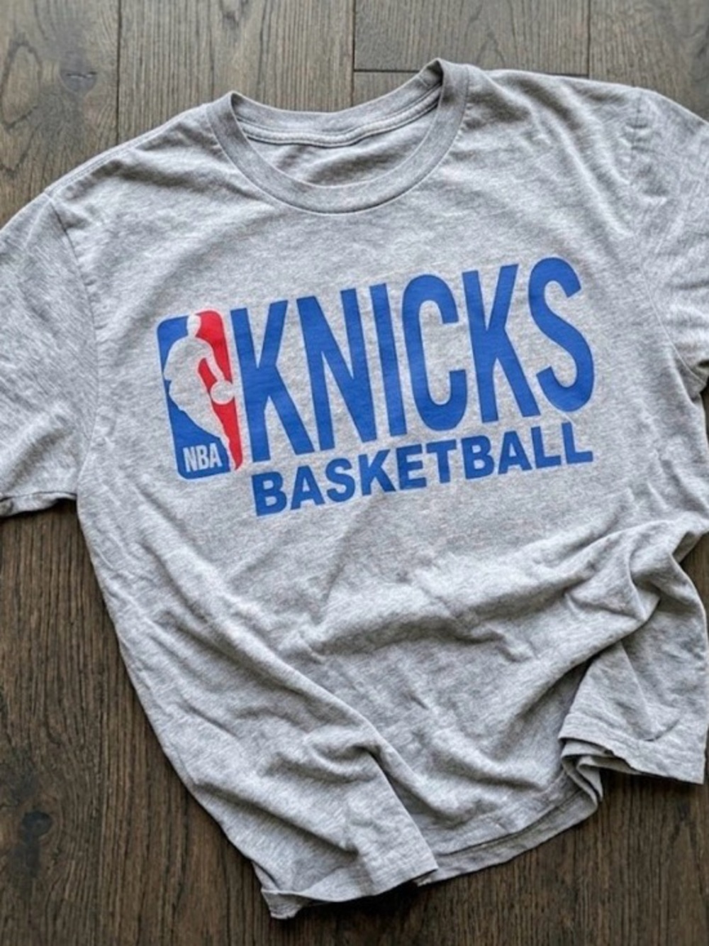 NBA Knicks Basketball Tee in Grey